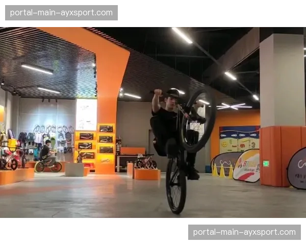 偏转跳台设计如何改变BMX土坡比赛战术选择