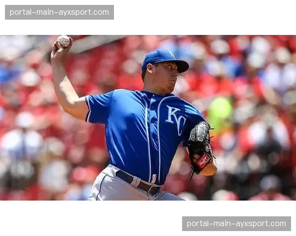 特写：大都会主场揭幕战，退役球星赖特为球队开球引全场致敬