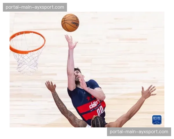 通讯:猛龙主场举办加拿大大学篮球冠军庆祝仪式,现场致敬本土篮球 通讯:猛龙主场举办加拿大大学篮球冠军庆祝仪式,现场致敬本土篮球