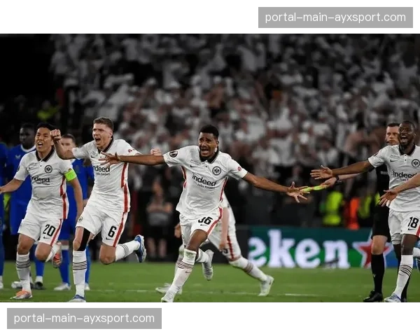 海登海姆对阵波鸿比赛因场外投掷烟雾弹中断15分钟 海登海姆对阵波鸿比赛因场外投掷烟雾弹中断15分钟